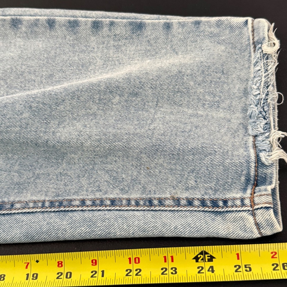 Time and Tru Women Light Wash Distressed Mom Jeans Plus Size 20 High Rise Frayed - Picture 5 of 8